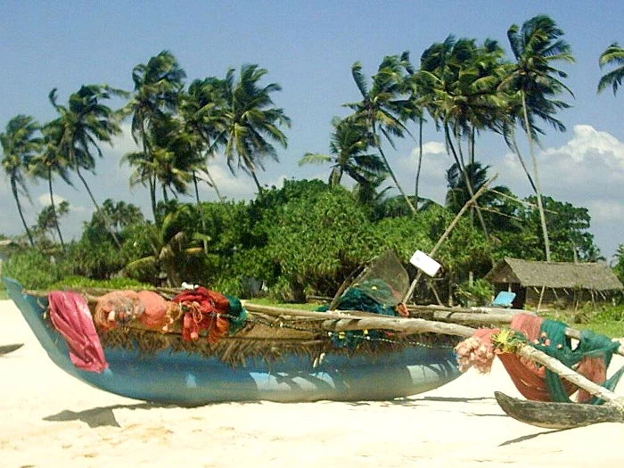 Strand Kosgoda mit Boot auf dem Sand
